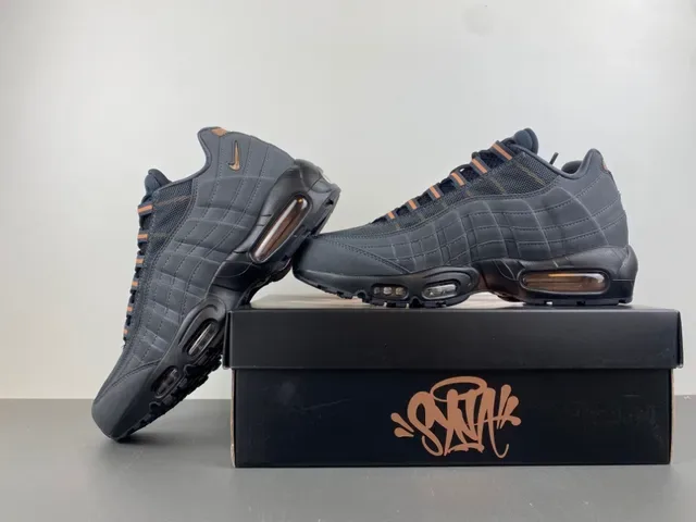 Nike Air Max 95 Gray Beige Quilted Upper Visible Cushioning Lifestyle Sneakers 15