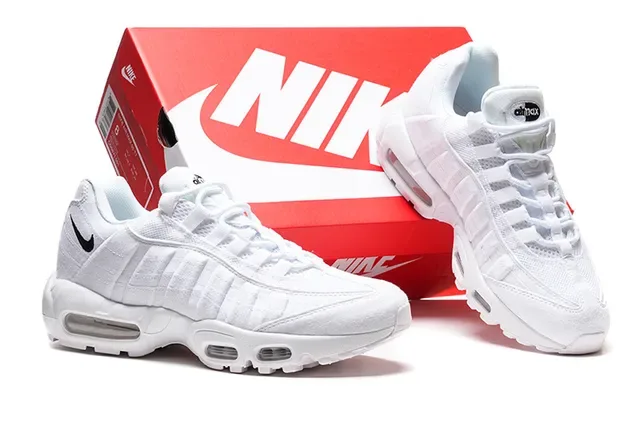 Nike Air Max 95 White Lifestyle Sneakers 3