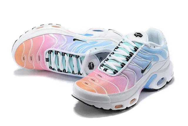 Nike Air Max Plus White and Gray Lifestyle Sneakers 6