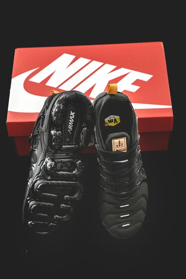 Nike Air VaporMax Plus Black Gold Lifestyle Sneakers 2