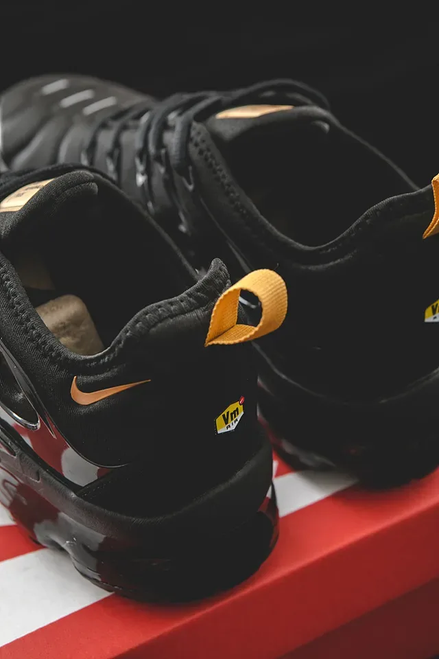 Nike Air VaporMax Plus Black Gold Lifestyle Sneakers 3
