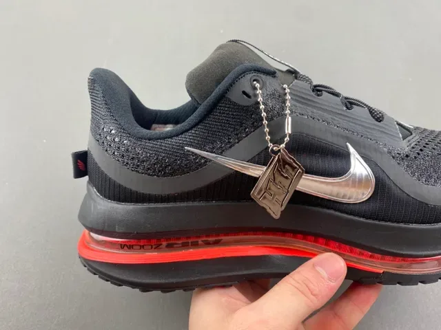 Nike Air Zoom Pegasus Chaussures de course noir et rouge 3