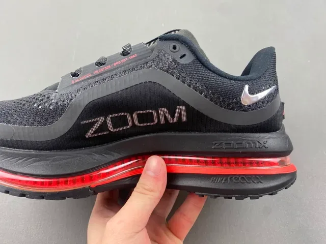 Nike Air Zoom Pegasus Chaussures de course noir et rouge 5