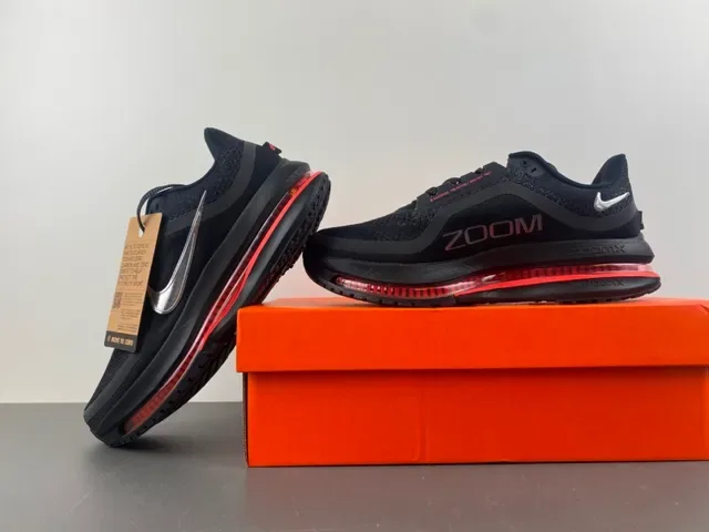 Nike Air Zoom Pegasus Chaussures de course noir et rouge 15