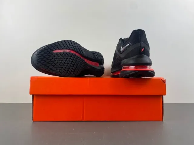 Nike Air Zoom Pegasus Chaussures de course noir et rouge 17