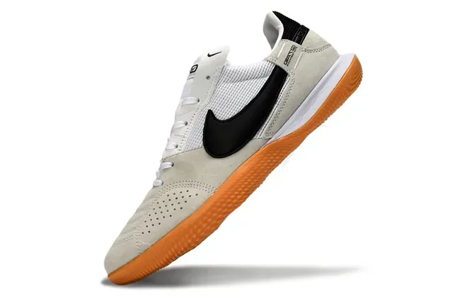 Nike Chuteiras de futebol indoor bege e preto low-top camurça e malha 3