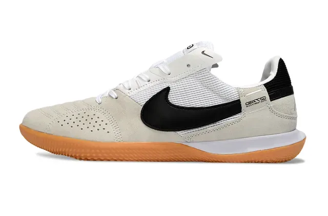 Nike Chuteiras de futebol indoor bege e preto low-top camurça e malha 7