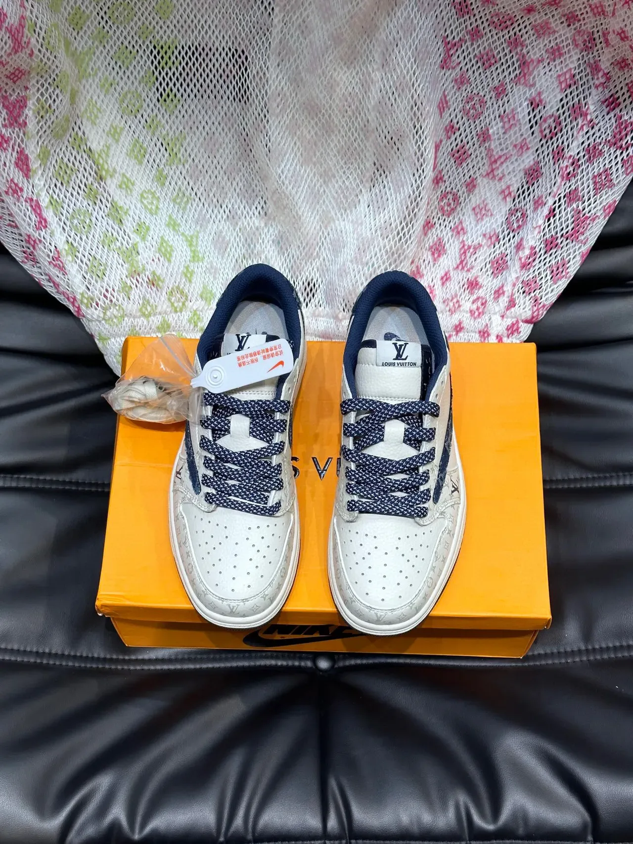 Nike Beige Navy Low-Top Perforated Toe Lifestyle Sneakers 2