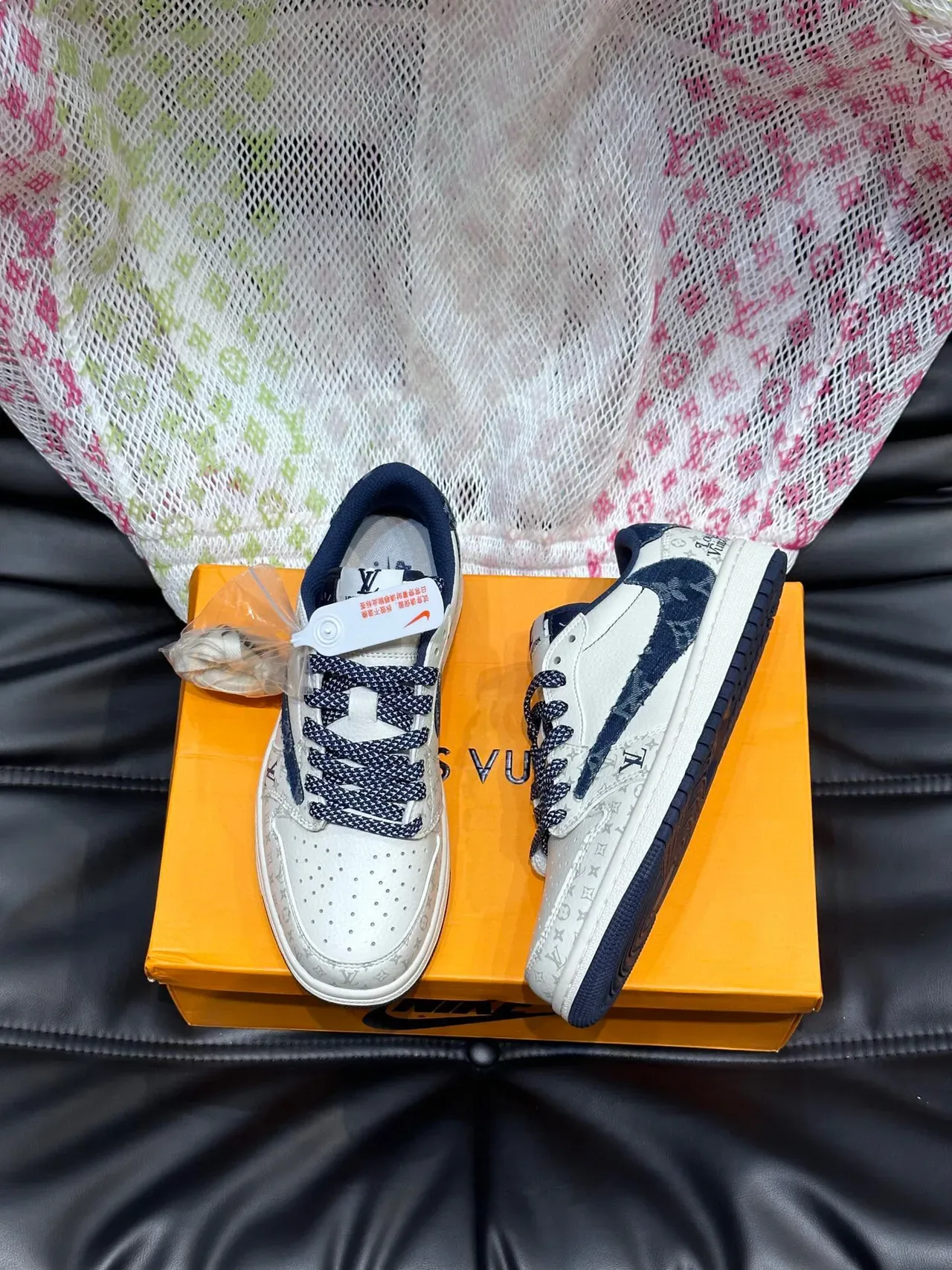 Nike Beige Navy Low-Top Perforated Toe Lifestyle Sneakers 3