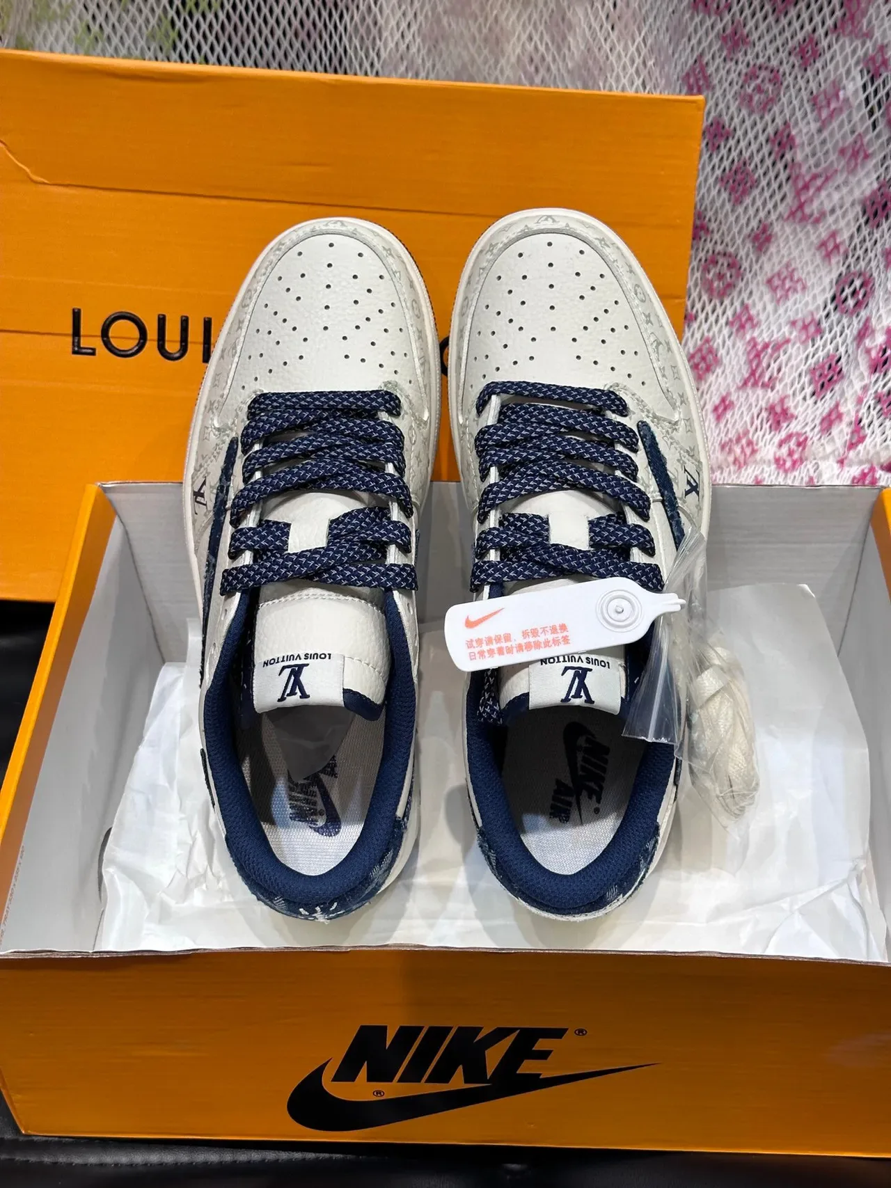 Nike Beige Navy Low-Top Perforated Toe Lifestyle Sneakers 4