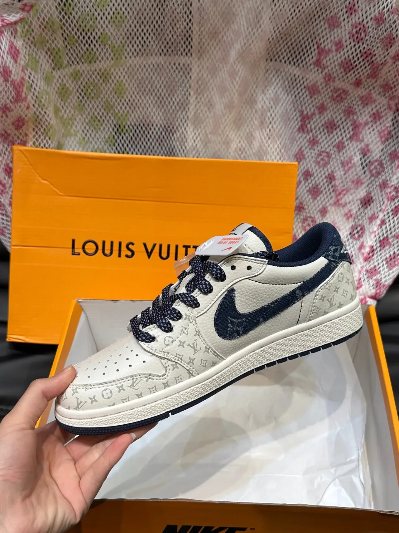 Nike Beige Navy Low-Top Perforated Toe Lifestyle Sneakers 5