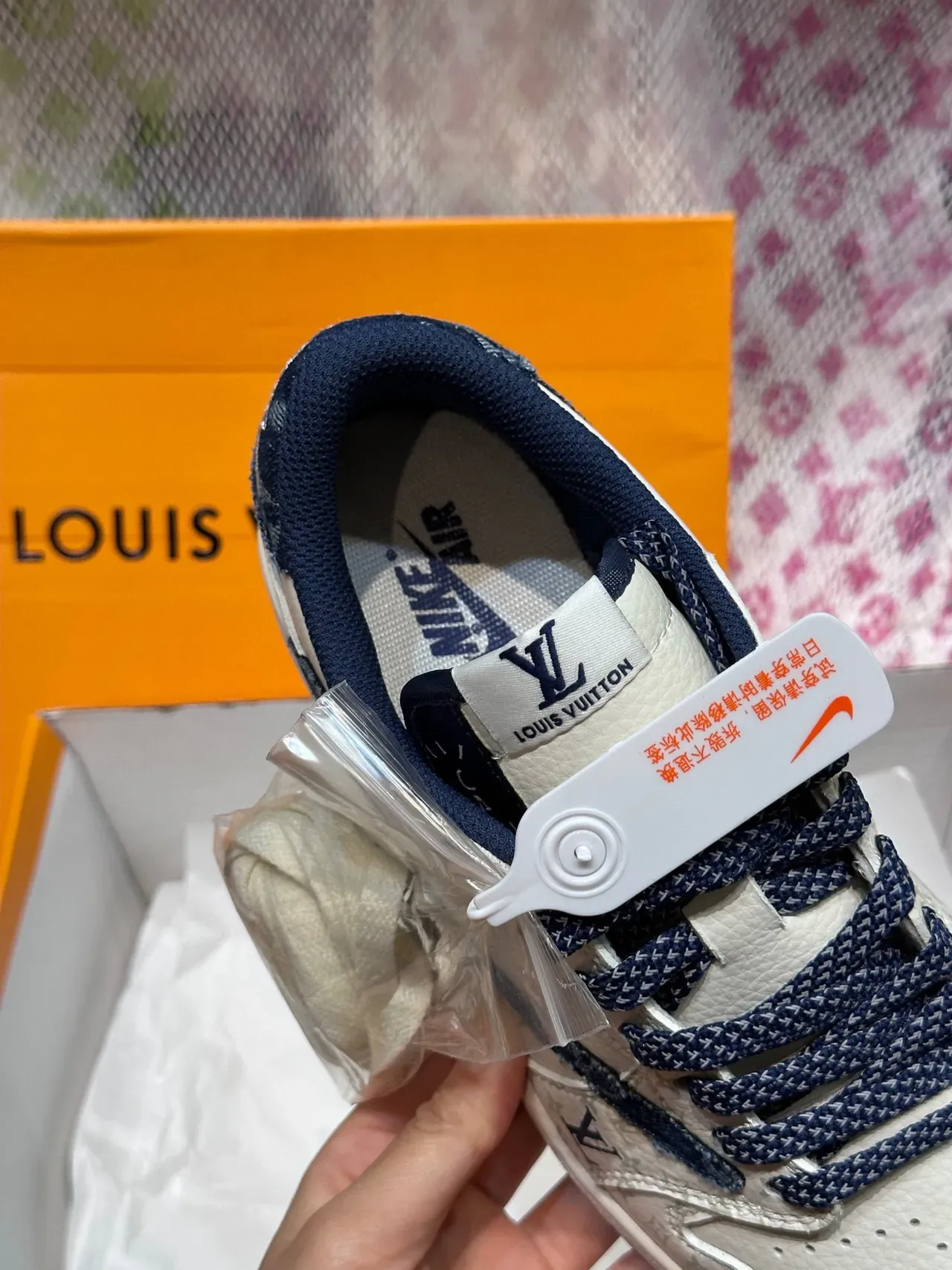 Nike Beige Navy Low-Top Perforated Toe Lifestyle Sneakers 8