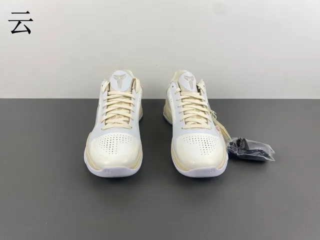 Nike Beige White High-Top Textured Synthetic Upper Basketball Shoes 12
