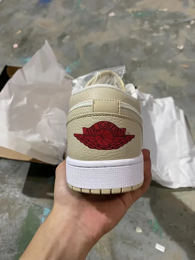 Nike Beige White Pebbled Leather Upper Low-Top Silhouette Lifestyle Sneakers 6