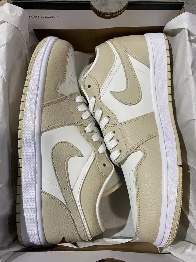 Nike Beige White Pebbled Leather Upper Low-Top Silhouette Lifestyle Sneakers 7