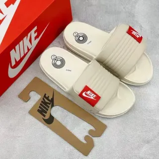 Nike Benassi बेज लाल रिब्ड स्ट्रैप ब्रांडेड हील टैब स्लिपर्स