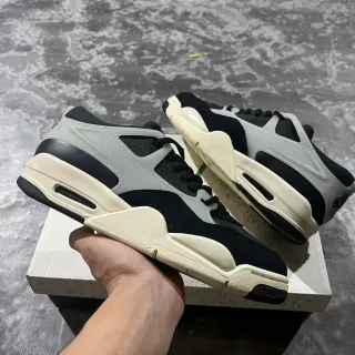 Nike কালো বেইজ স্কাল্প্টেড মিডসোল লেয়ার্ড সিন্থেটিক এবং মেশ আপার লাইফস্টাইল স্নিকার