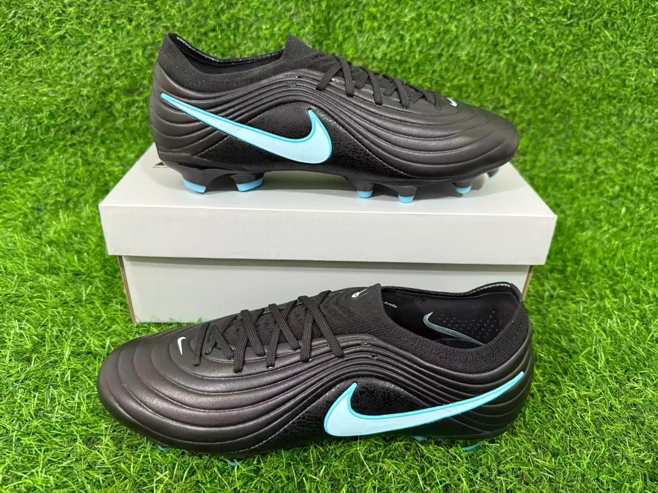 Nike Black Blue Ribbed Synthetic Upper Low-Cut Collar Firm-Ground Soccer Shoes 10