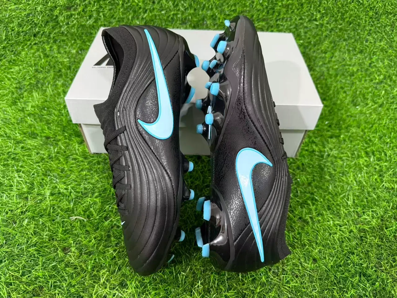 Nike Black Blue Ribbed Synthetic Upper Low-Cut Collar Firm-Ground Soccer Shoes 12