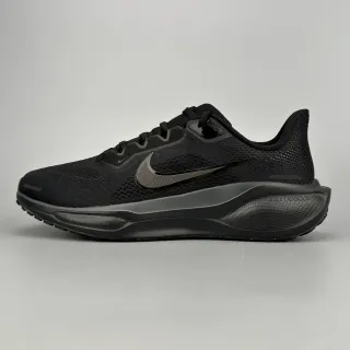 Nike Tênis de corrida pretos com parte superior de malha engenhada monocromo