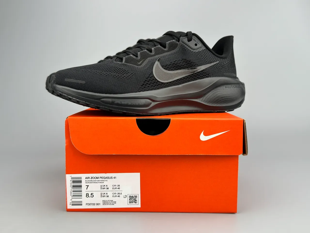 Nike 黑色工程网布鞋面单色跑鞋 2