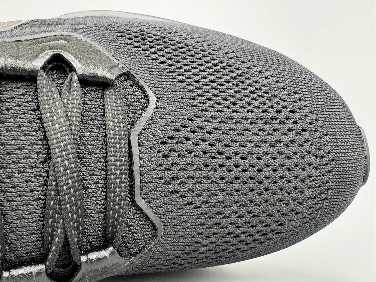 Nike 黑色工程网布鞋面单色跑鞋 4
