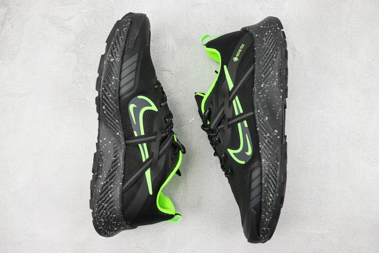 Nike Chaussures de running avec upper en mesh noir et vert, imperméabilisation GORE-TEX 2