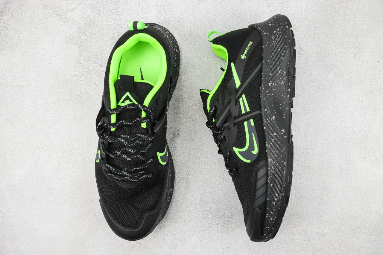 Nike Chaussures de running avec upper en mesh noir et vert, imperméabilisation GORE-TEX 3
