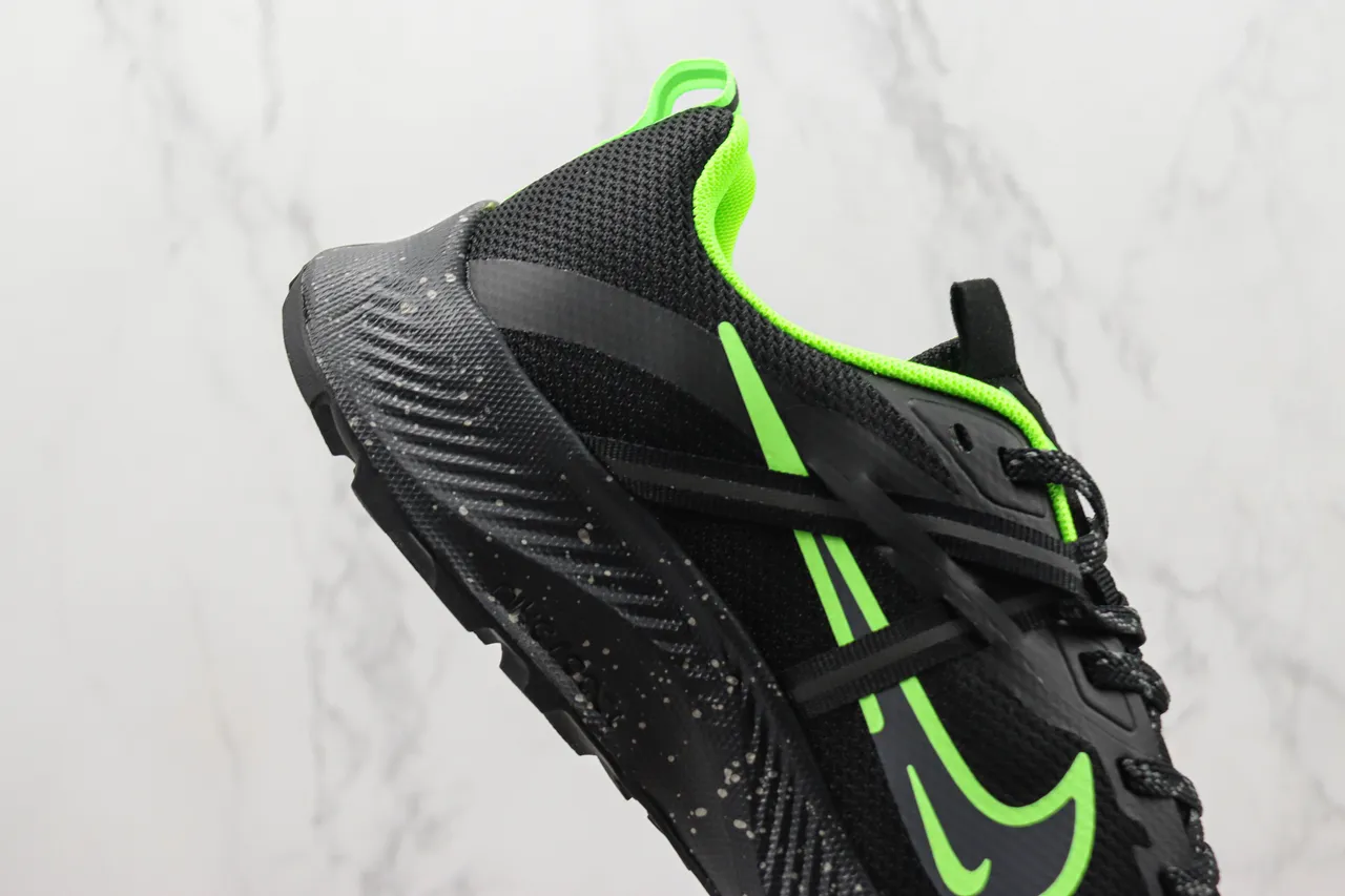 Nike Chaussures de running avec upper en mesh noir et vert, imperméabilisation GORE-TEX 5