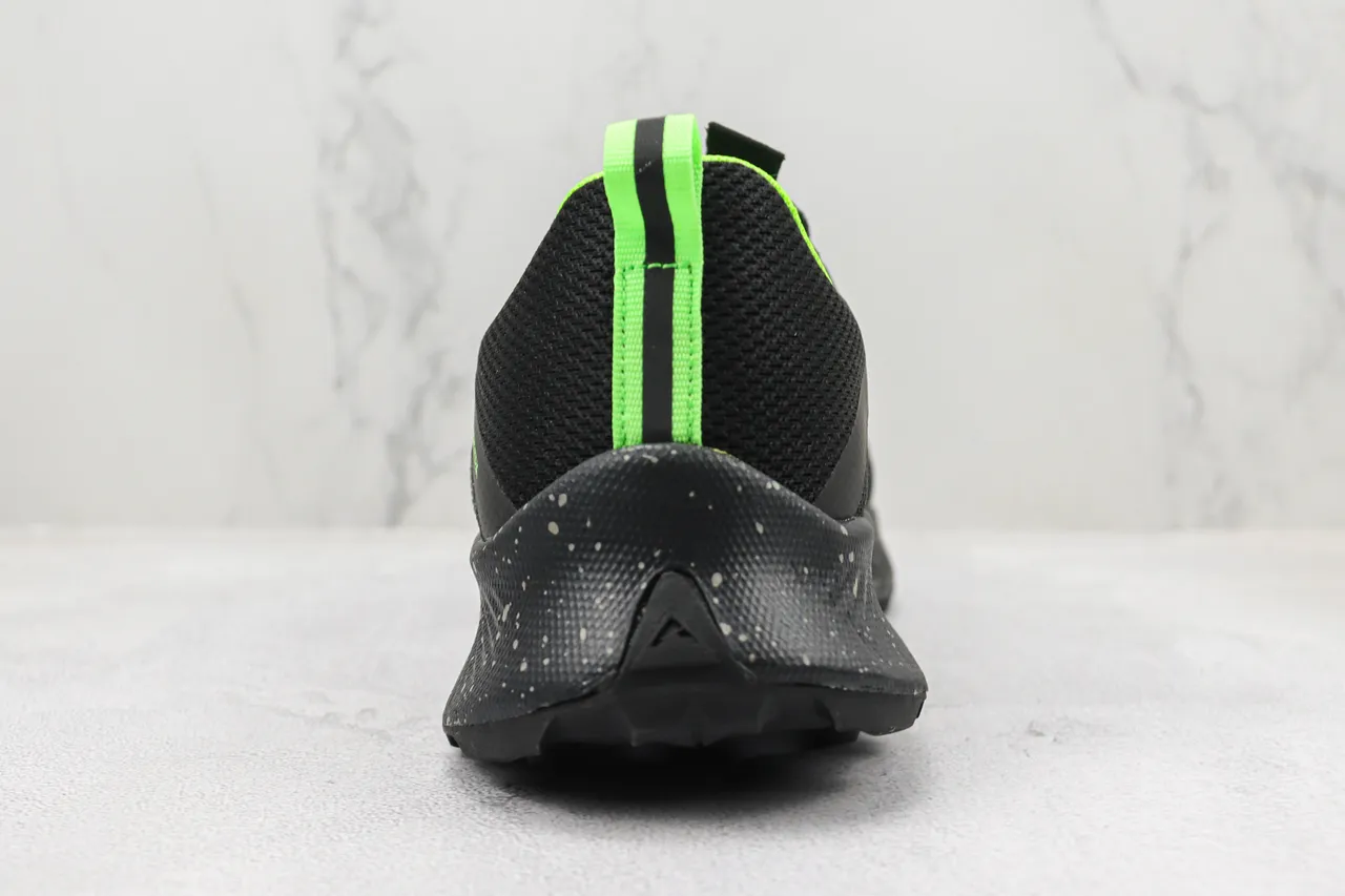 Nike Chaussures de running avec upper en mesh noir et vert, imperméabilisation GORE-TEX 9