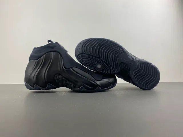 Nike Tênis Lifestyle Pretos com Upper de Espuma Moldada e Colar de Meia Integrado 10
