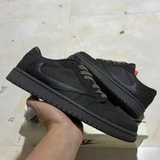 Nike Black Monochrome Leather-Suede Mix Upper Lifestyle Sneakers