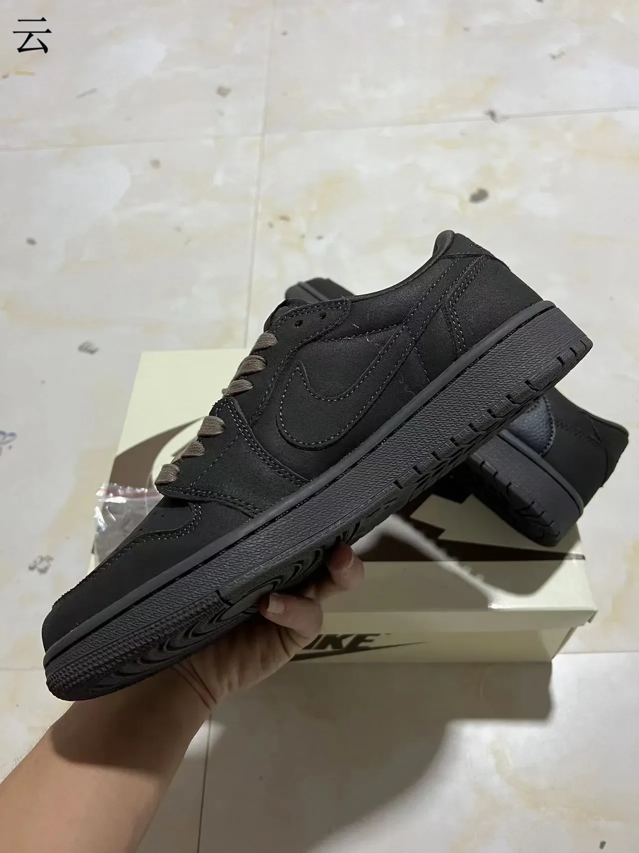 Nike Chaussures Lifestyle Noir Monochrome Mélange Cuir et Daim 5