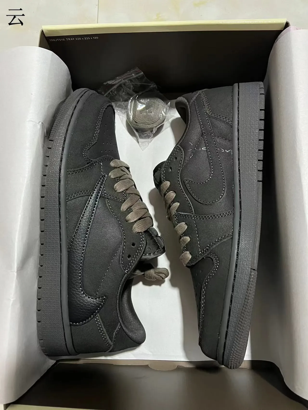 Nike Chaussures Lifestyle Noir Monochrome Mélange Cuir et Daim 9