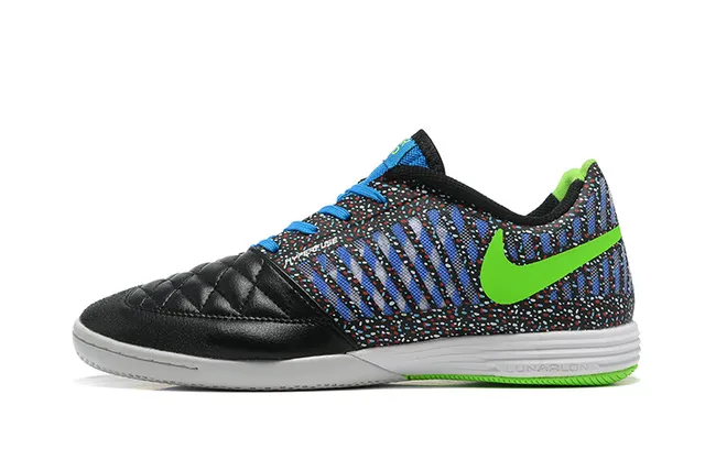 Nike Chaussures de soccer indoor noir multicolor avec capuchon d'orteil matelassé en mesh tissé 7