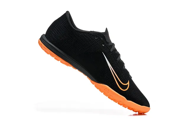 Nike Noir Orange Flyweave Tige tricotée ACC Marquage Chaussures de football intérieur 3