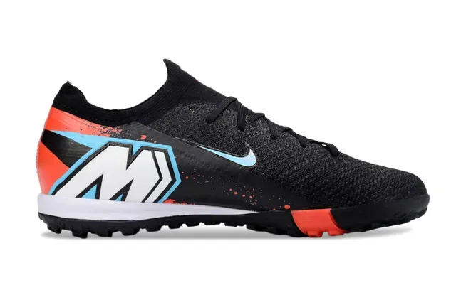 Nike Chaussures de football noir et orange avec upper en knit et semelle turf 7