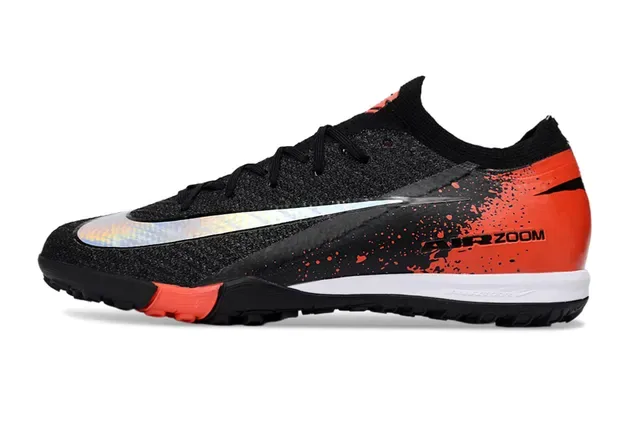 Nike Chaussures de football noir et orange avec upper en knit et semelle turf 8