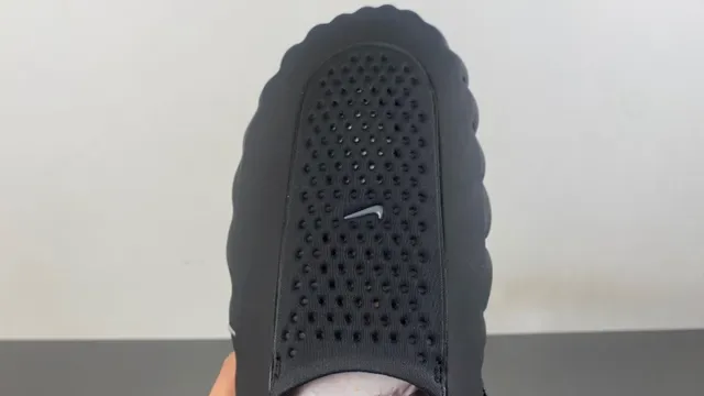 Nike Black Orange Laceless Perforated Upper Sneakers 6