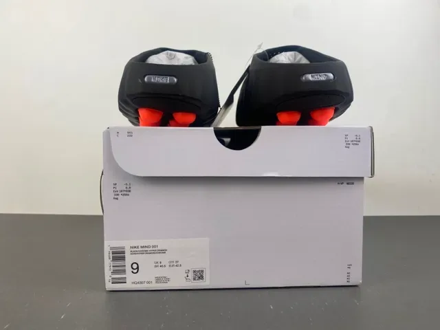 Nike Black Orange Laceless Perforated Upper Sneakers 18
