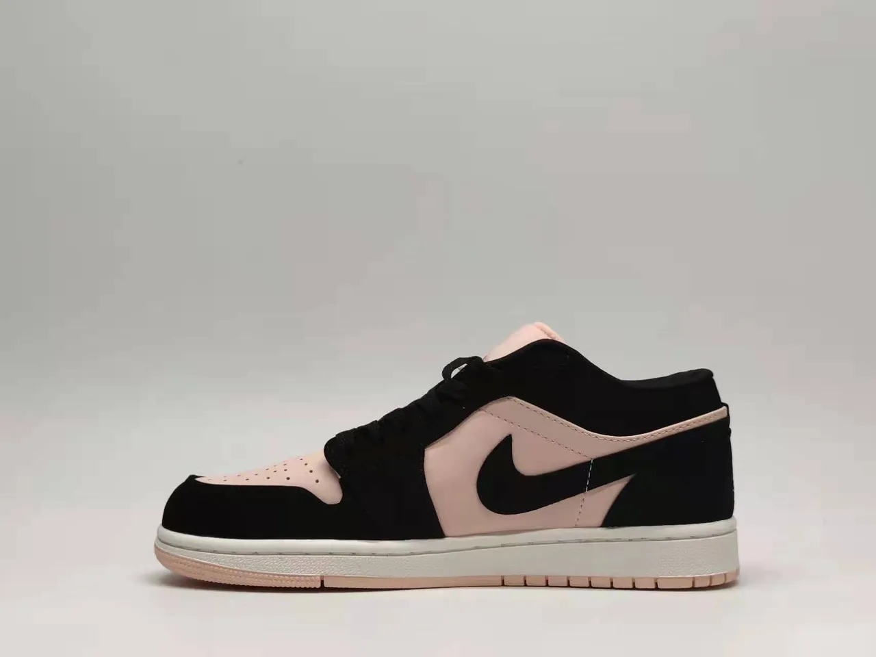 Nike Black Pink Low-Top Suede And Leather Panelled Lifestyle Sneakers 5