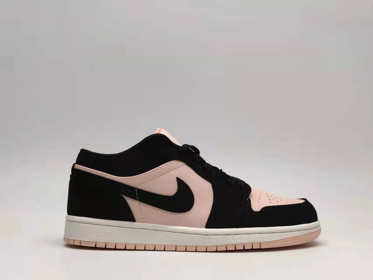 Nike Black Pink Low-Top Suede And Leather Panelled Lifestyle Sneakers 6