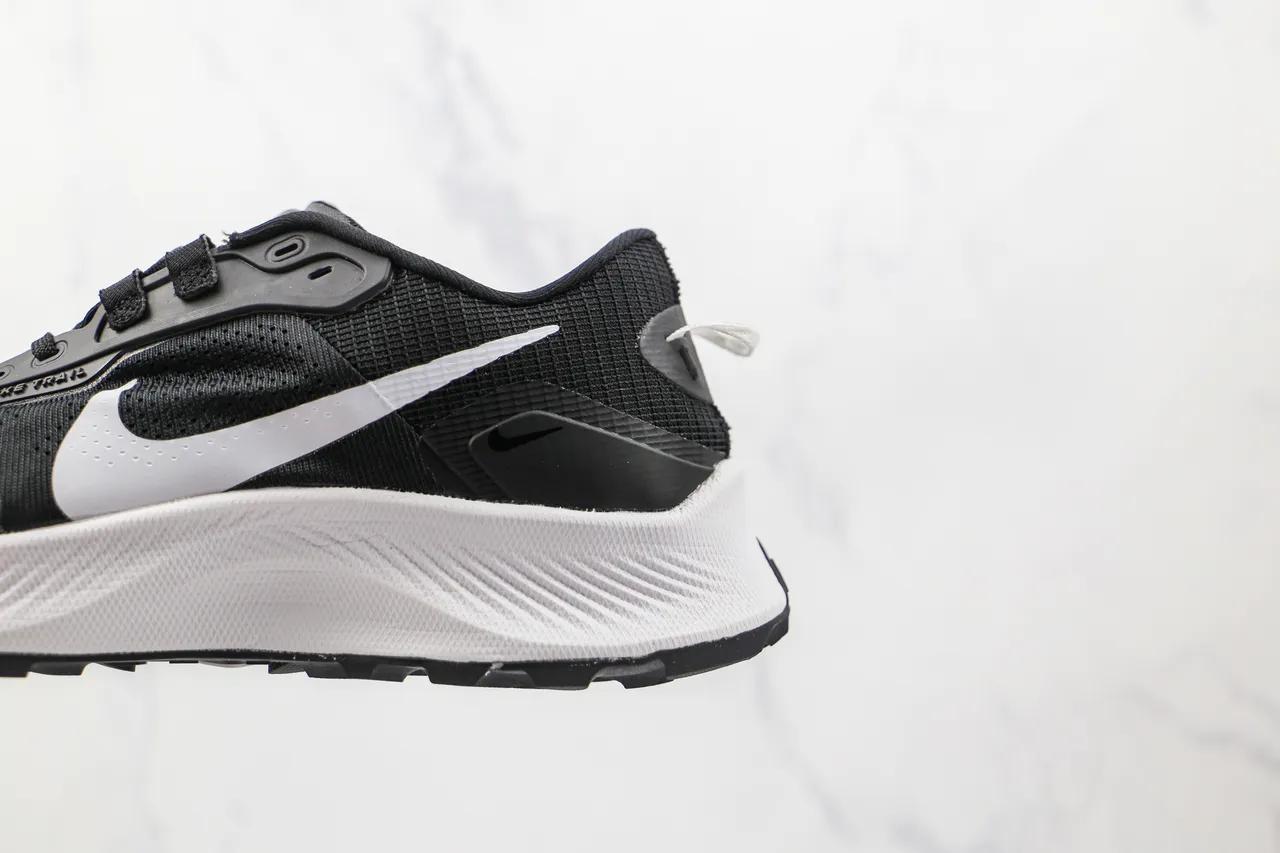 Nike 黑色 白色 网面鞋面 雕塑中底 跑鞋 4