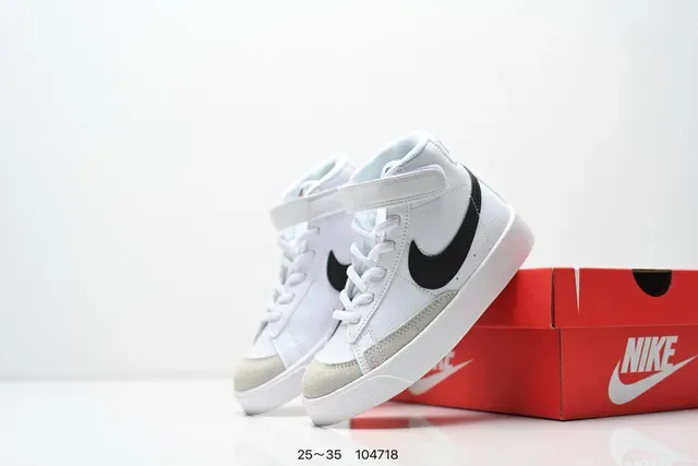 Nike Blazer Mid '77 Vintage White Black Lifestyle Sneakers 2