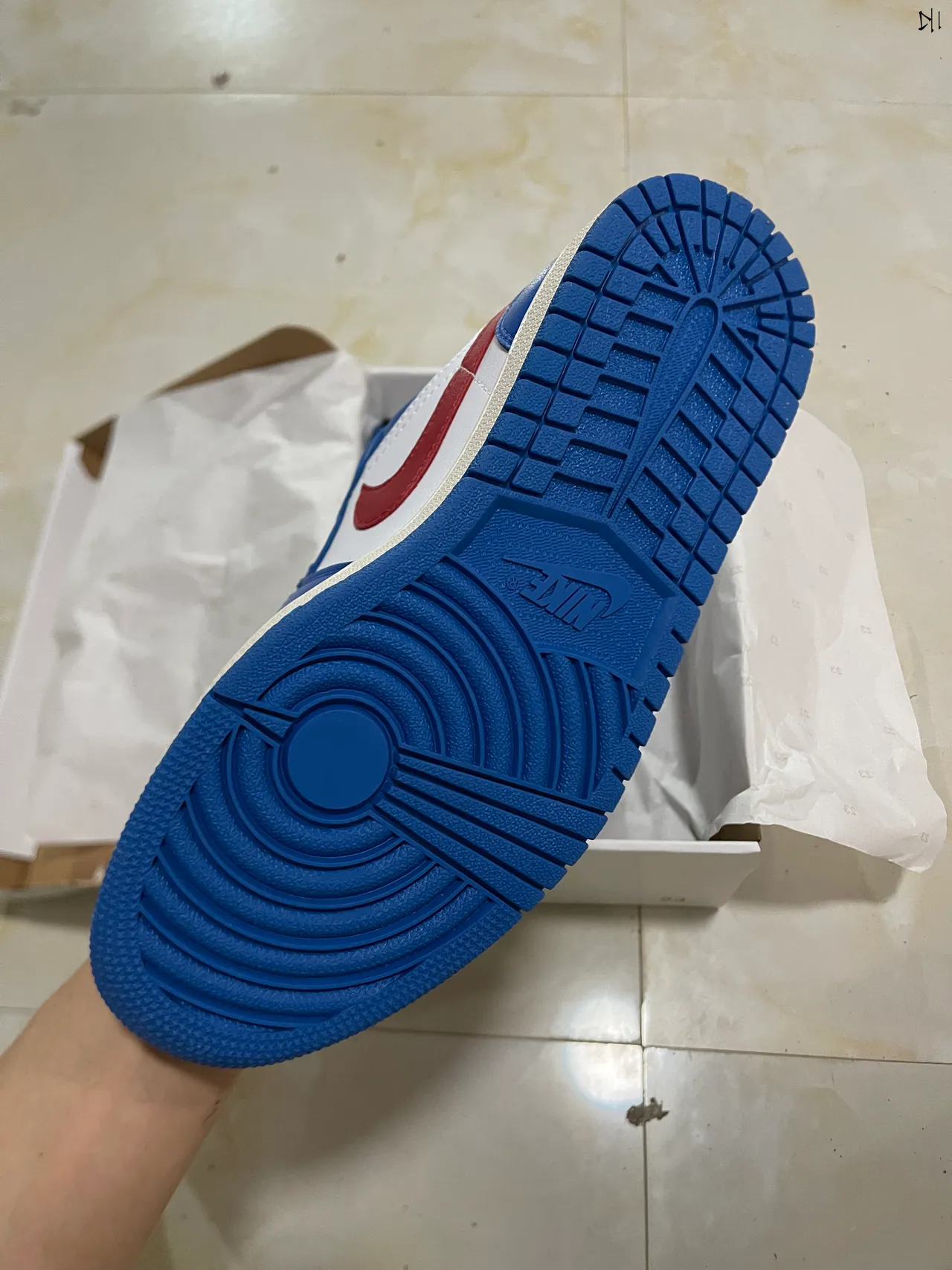 Nike Blue Red Low-Top Leather Upper Lifestyle Sneakers 5