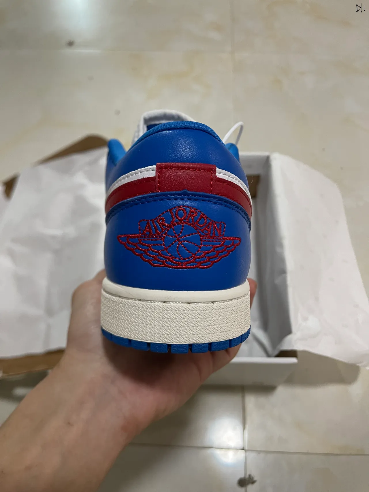 Nike Blue Red Low-Top Leather Upper Lifestyle Sneakers 6
