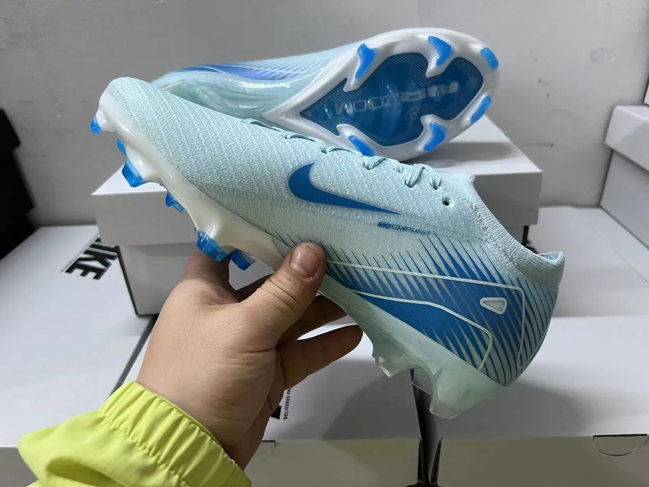 Nike Blue Transparent Low-Cut Sock-Fit Upper Flyknit-Style Engineered Mesh Firm-Ground Soccer Shoes 9