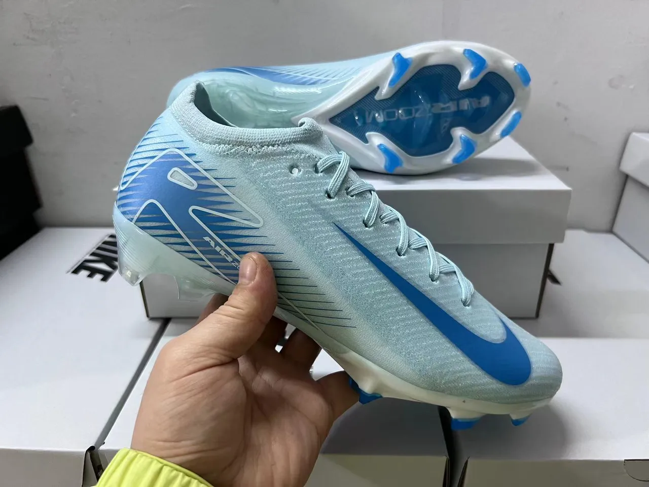 Nike Blue Transparent Low-Cut Sock-Fit Upper Flyknit-Style Engineered Mesh Firm-Ground Soccer Shoes 10