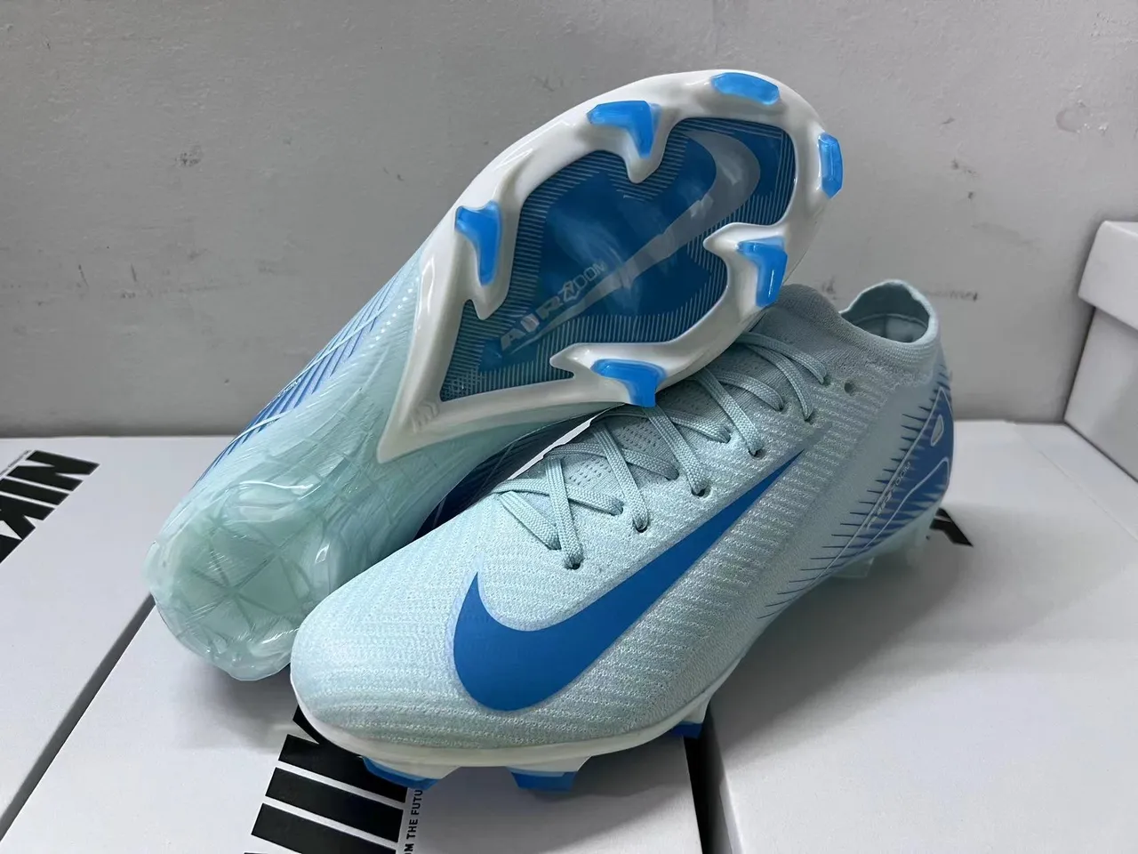 Nike Blue Transparent Low-Cut Sock-Fit Upper Flyknit-Style Engineered Mesh Firm-Ground Soccer Shoes 15