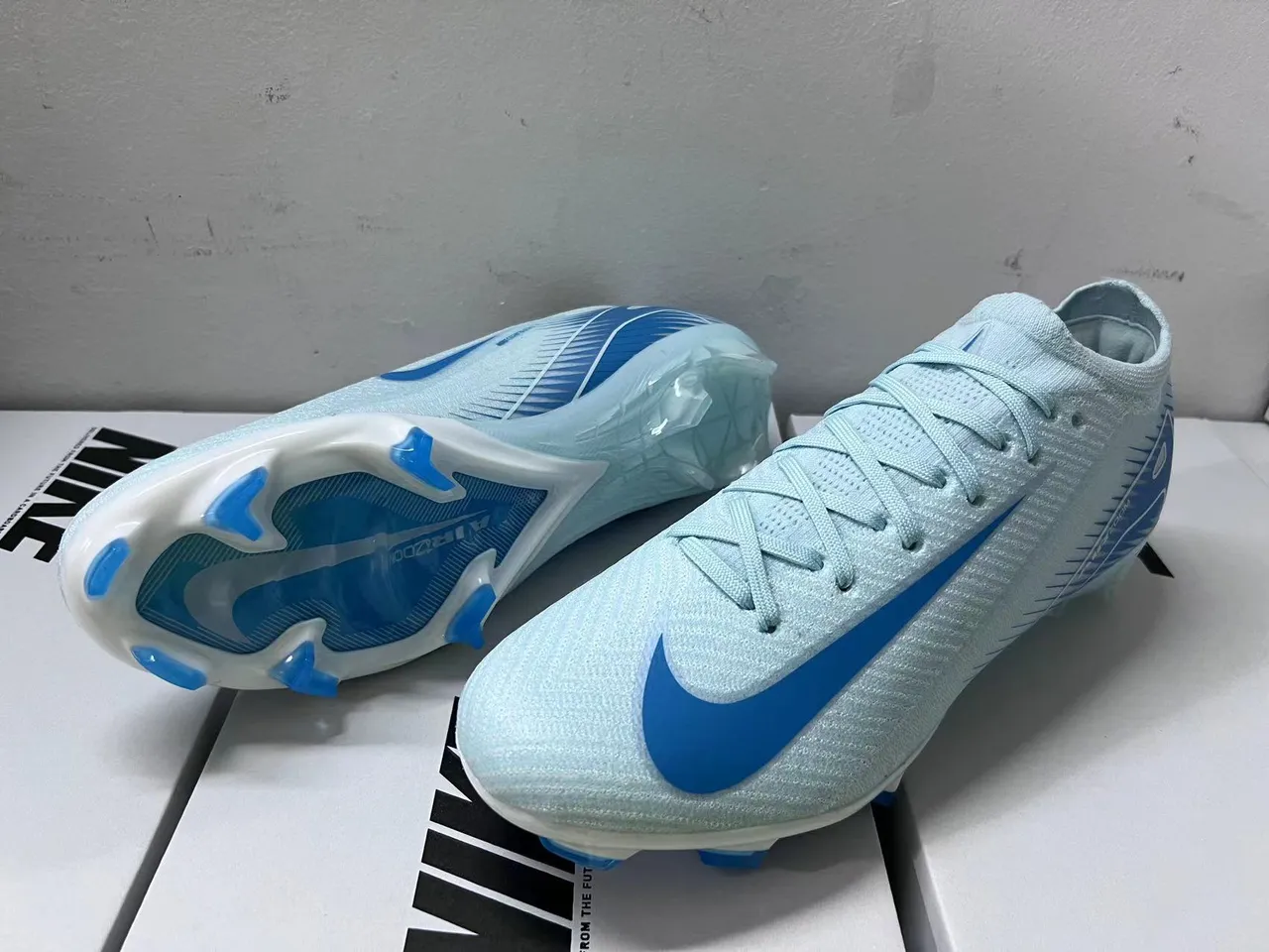 Nike Blue Transparent Low-Cut Sock-Fit Upper Flyknit-Style Engineered Mesh Firm-Ground Soccer Shoes 16